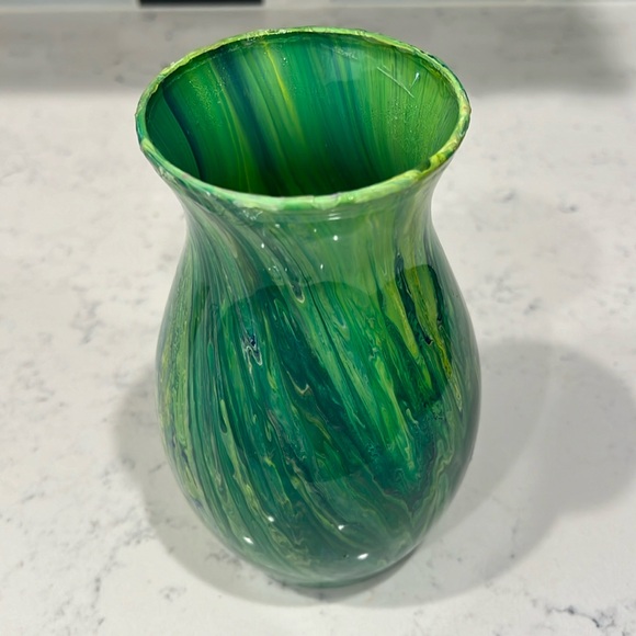 Handmade Vase in shade of green - Picture 2 of 7